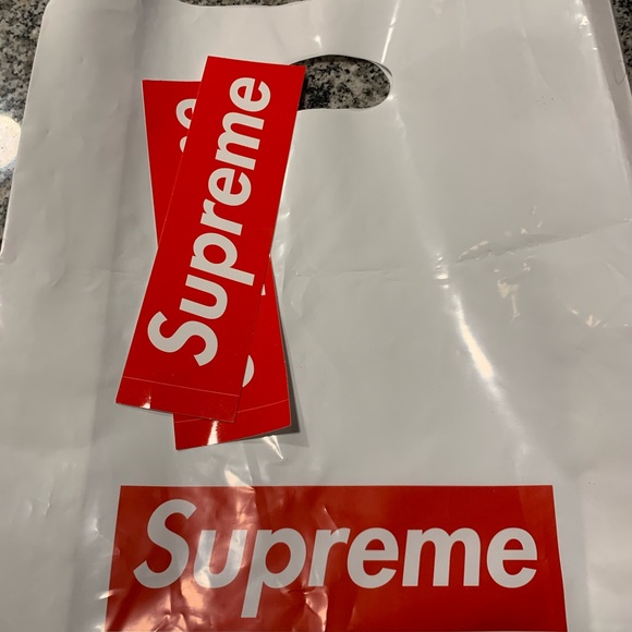 Surpreme hoodie, comes with 2 stickers and origina - Picture 6 of 6